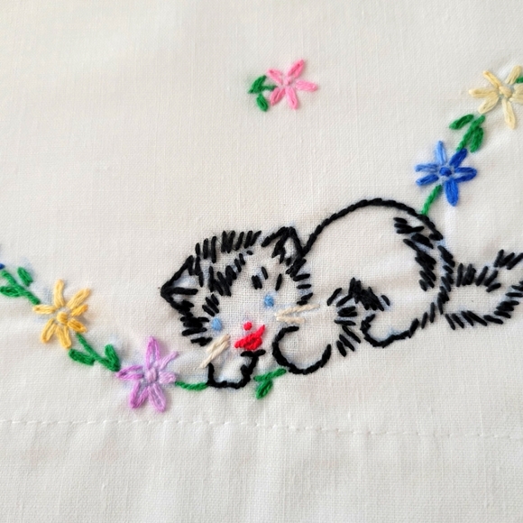 Embroidered Pillowcases Playful Kittens - Picture 4 of 5
